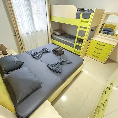 Exceptional 832 Apartment