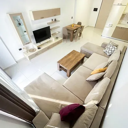 Exceptional 832 Apartment *