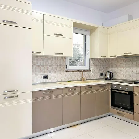 Exceptional 832 Apartment *