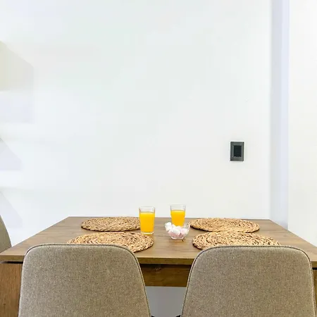 Exceptional 832 Apartment *